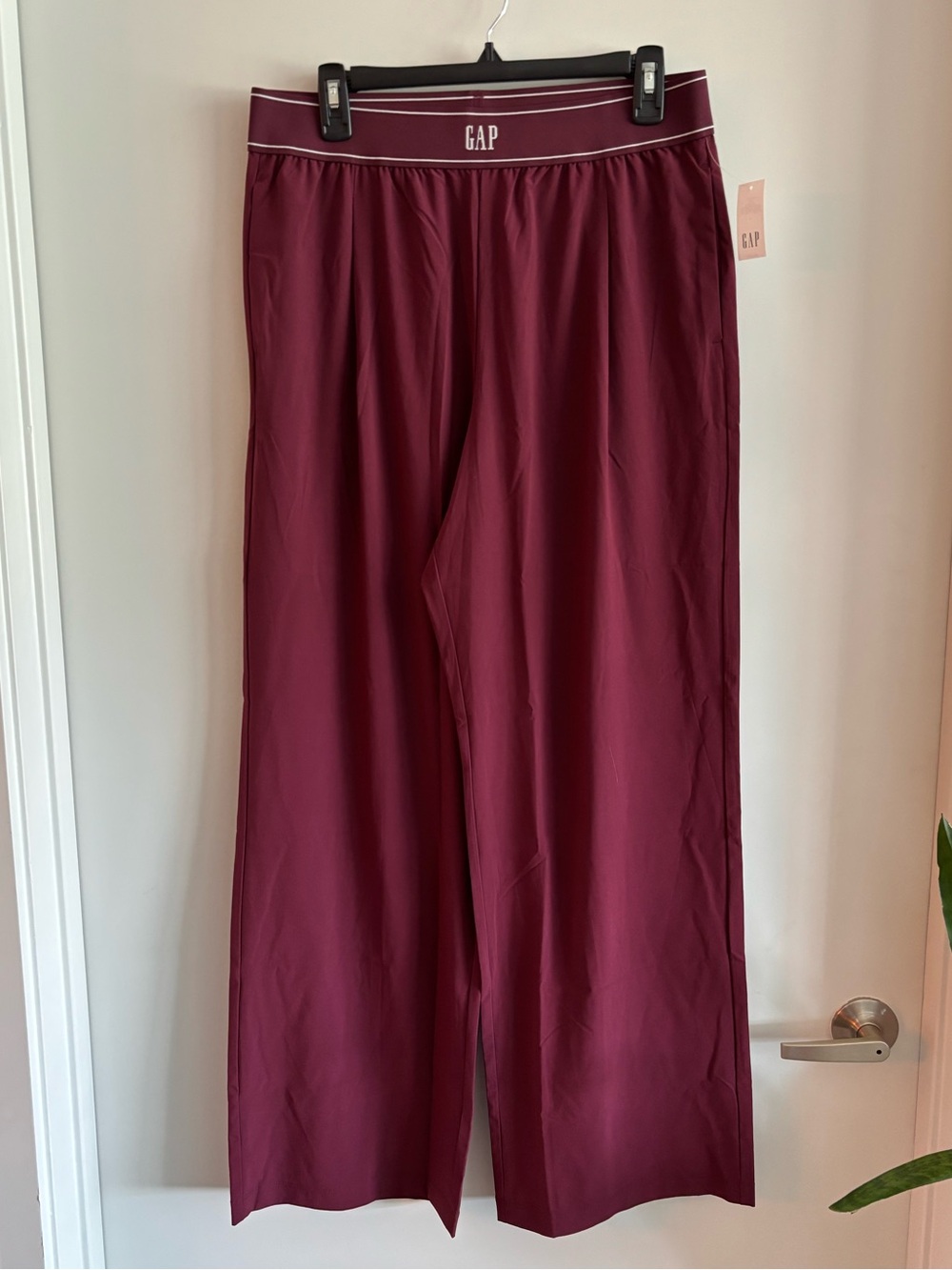 Gap Fit Pleated Easy Logo Pants Tuscan Red - Picture 2 of 9
